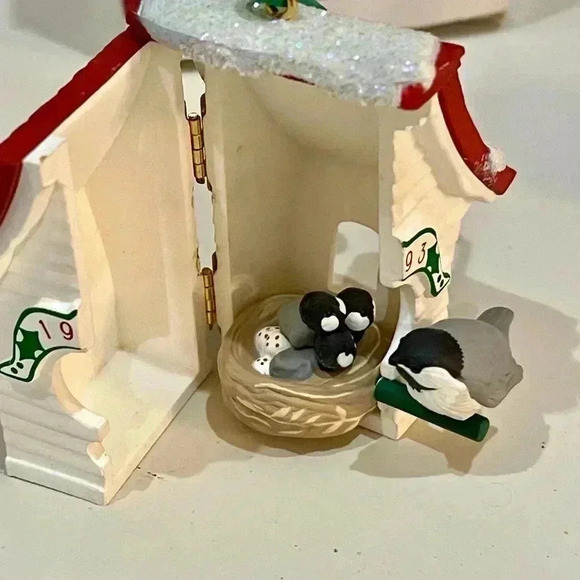 Hallmark Vintage KEEPSAKE Ornaments Set of 2 in new like condition - Picture 4 of 4